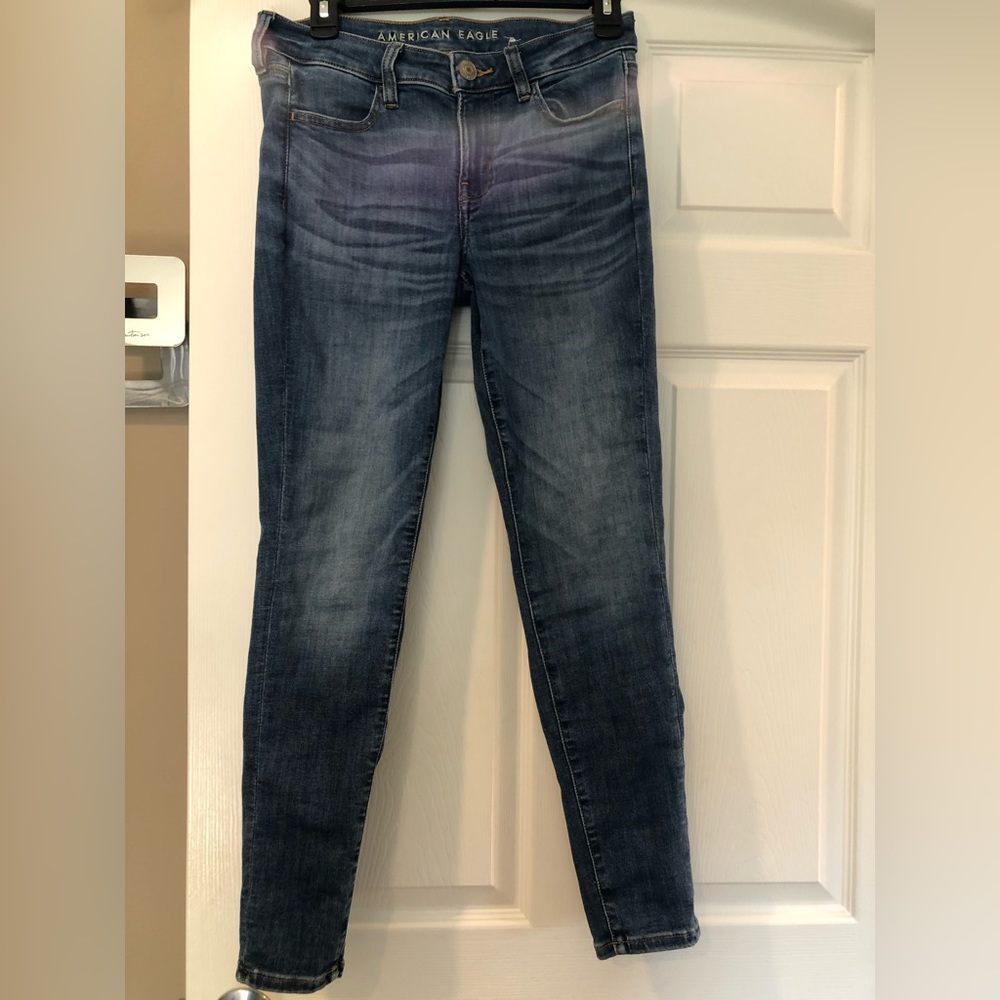 American Eagle women’ ripped jeans